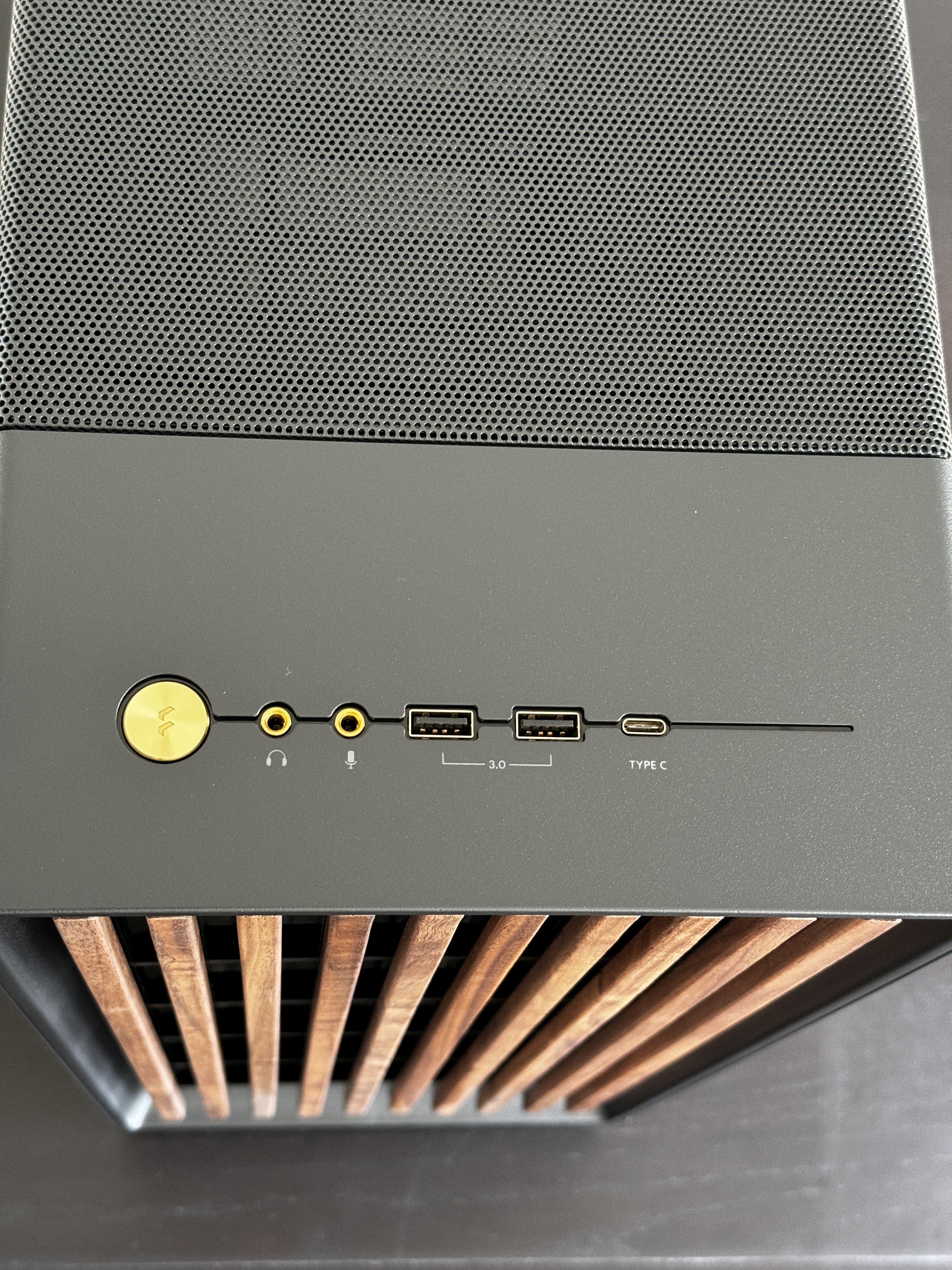 Fractal Design North charcoal TG, Glasfenster