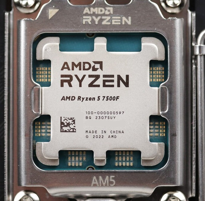 Masterbox 600 Ryzen 5 7500F, RX 9060 XT 8GB, 32GB